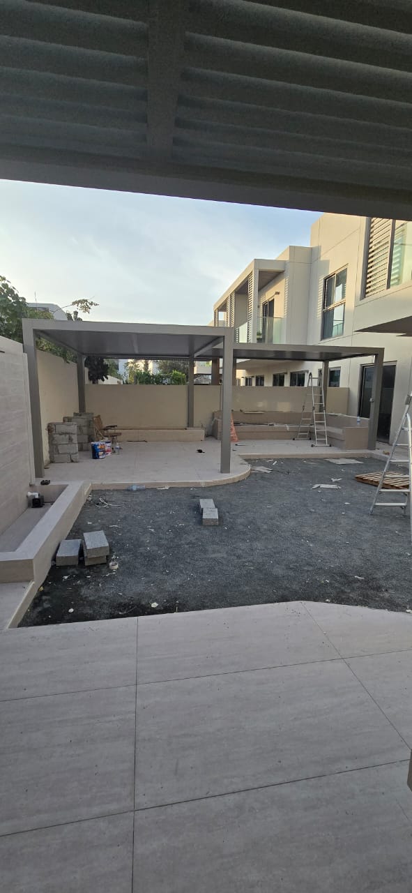 Glass pool barrier